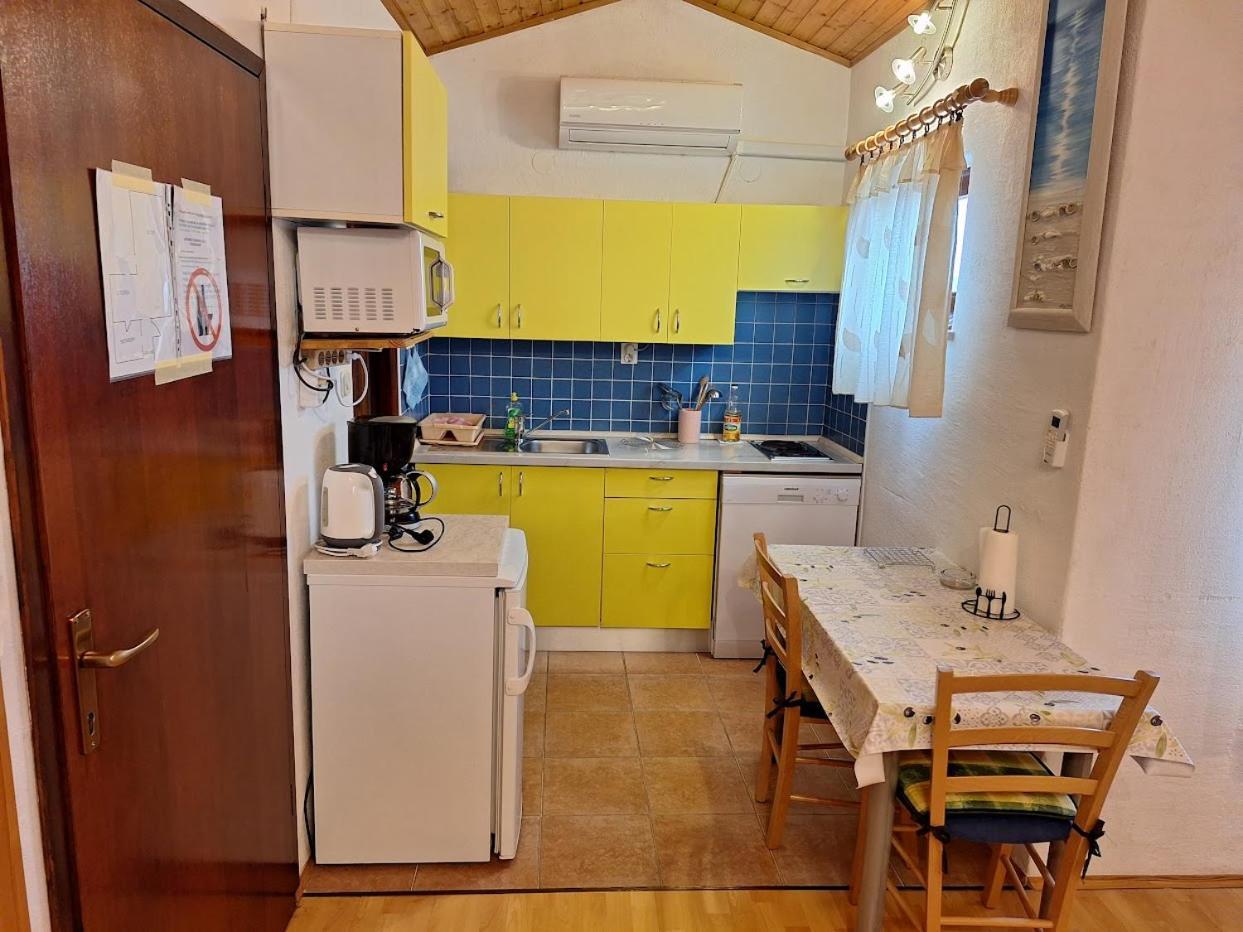 Apartments Alex ロヴィニ 部屋 写真