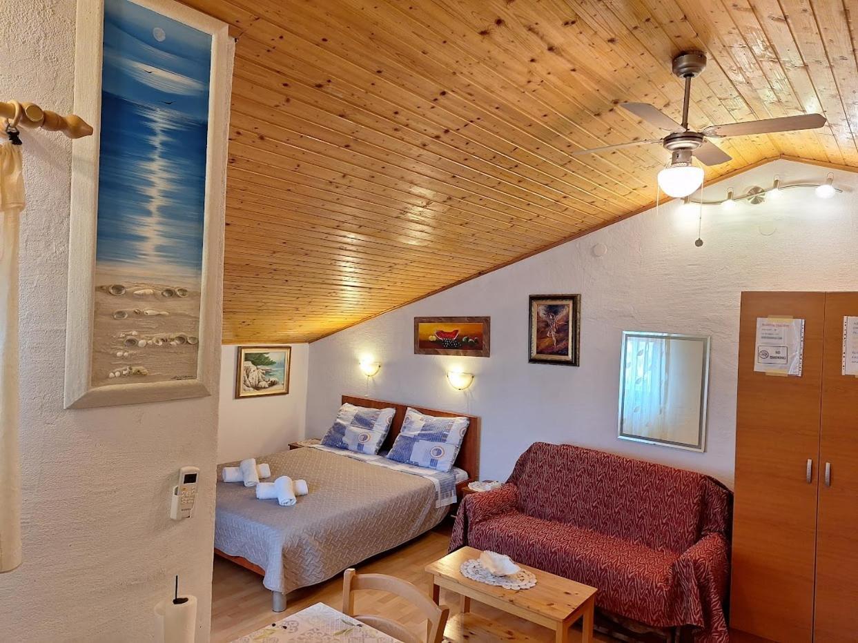 Apartments Alex ロヴィニ 部屋 写真