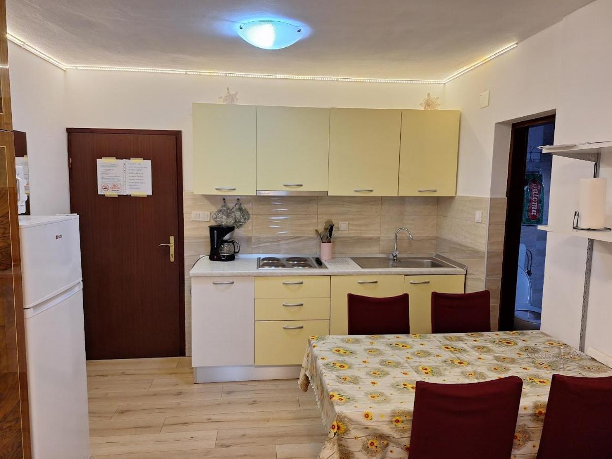 Apartments Alex ロヴィニ 部屋 写真
